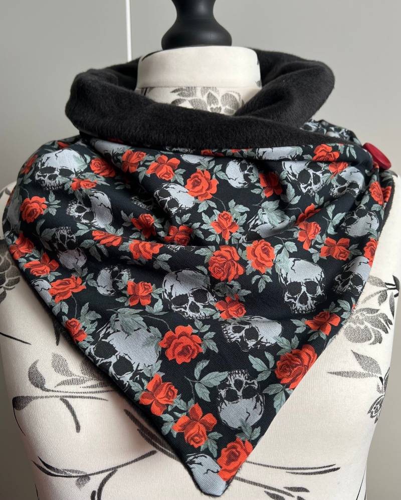 Tuch Wickelschal Dreieckstuch Damen Knopfschal Skull Kirschen Herbst Winter Halstuch Schaltotenkopf Rockabilly von Melsch16