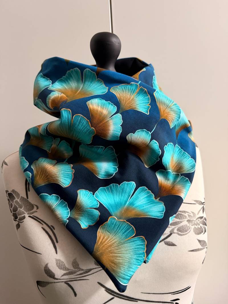 Wickelschal Dreieckstuch Damen Knopfschal Vintage Blumen Weiß Grün Ornamente Halstuch Schal Damenschal Ginkgo Blau Petrol von Melsch16