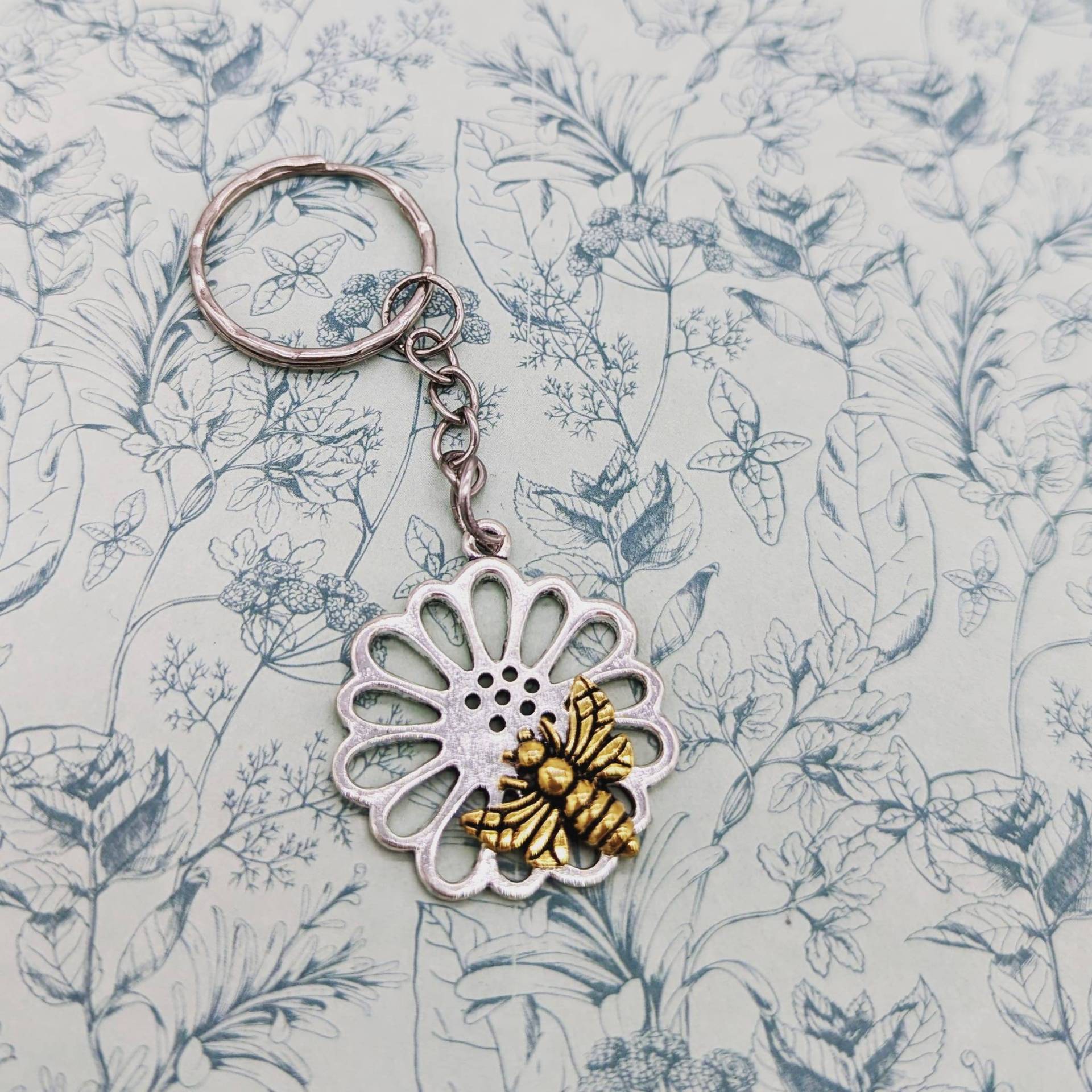 Bienen Schlüsselanhänger, Biene Hummel Inspirierte Geschenke, Honigbiene von Melspridejewellery