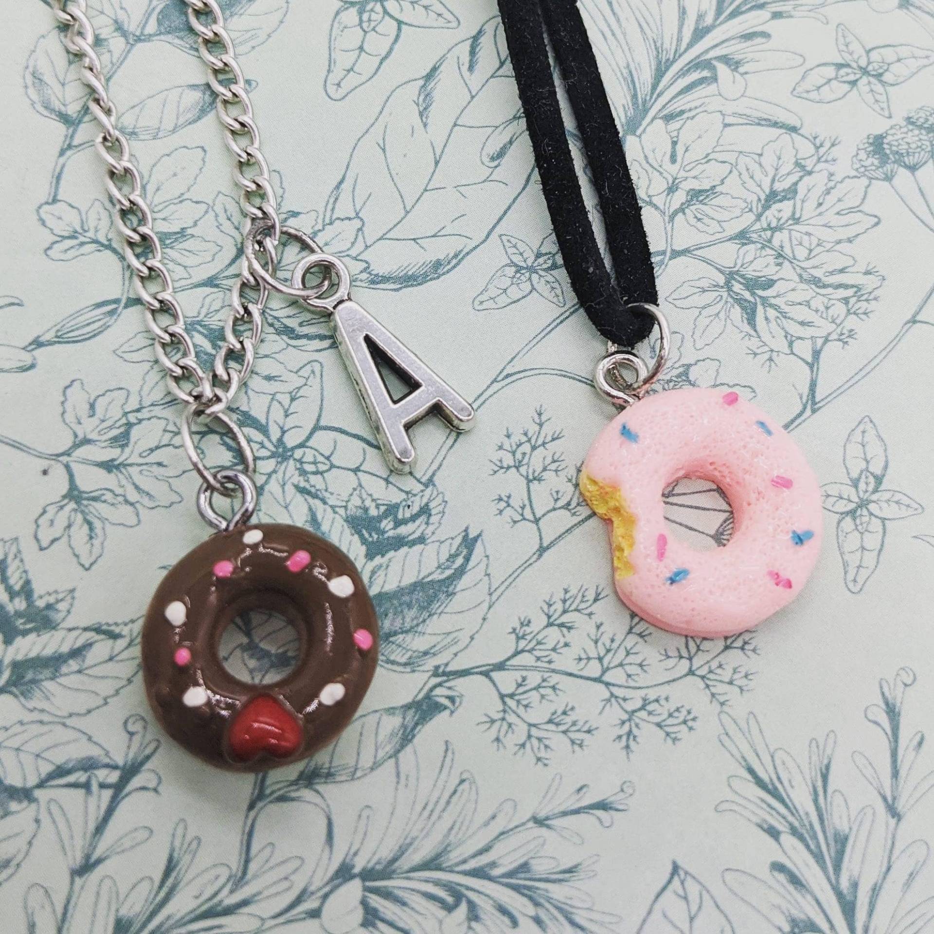 Donut Halskette, Schmuck, Essen Feinschmecker Geschenke, Spaß Kuchen Liebhaber Personalisierte von Melspridejewellery