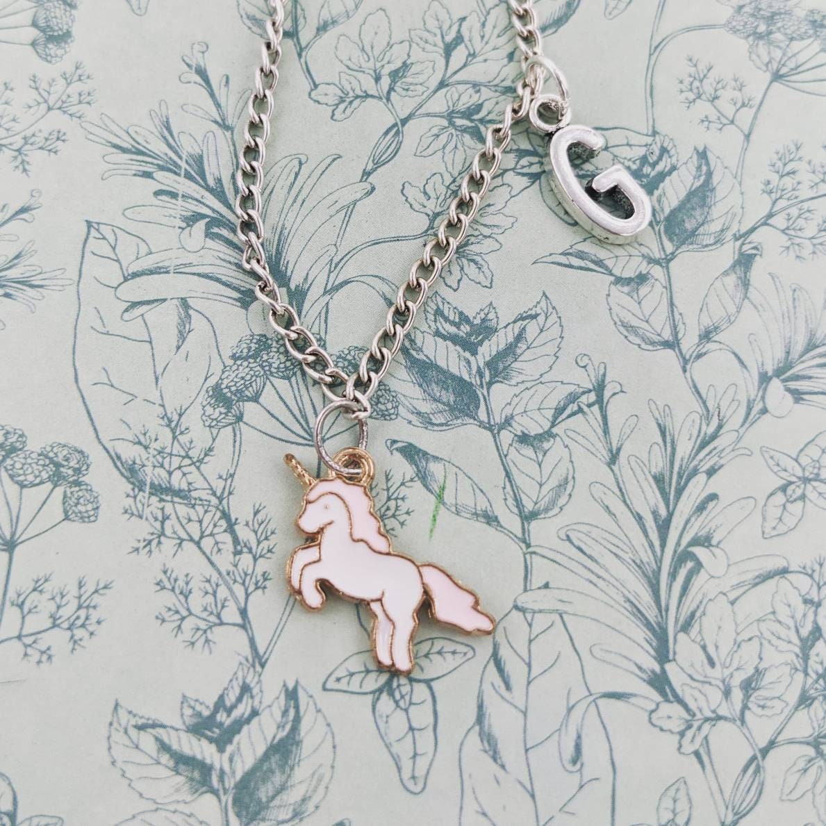 Einhorn Halskette, Liebhaber Geschenke, Schmuck, Kinder Mädchen Initiale Geschenke Für Kinder von Melspridejewellery