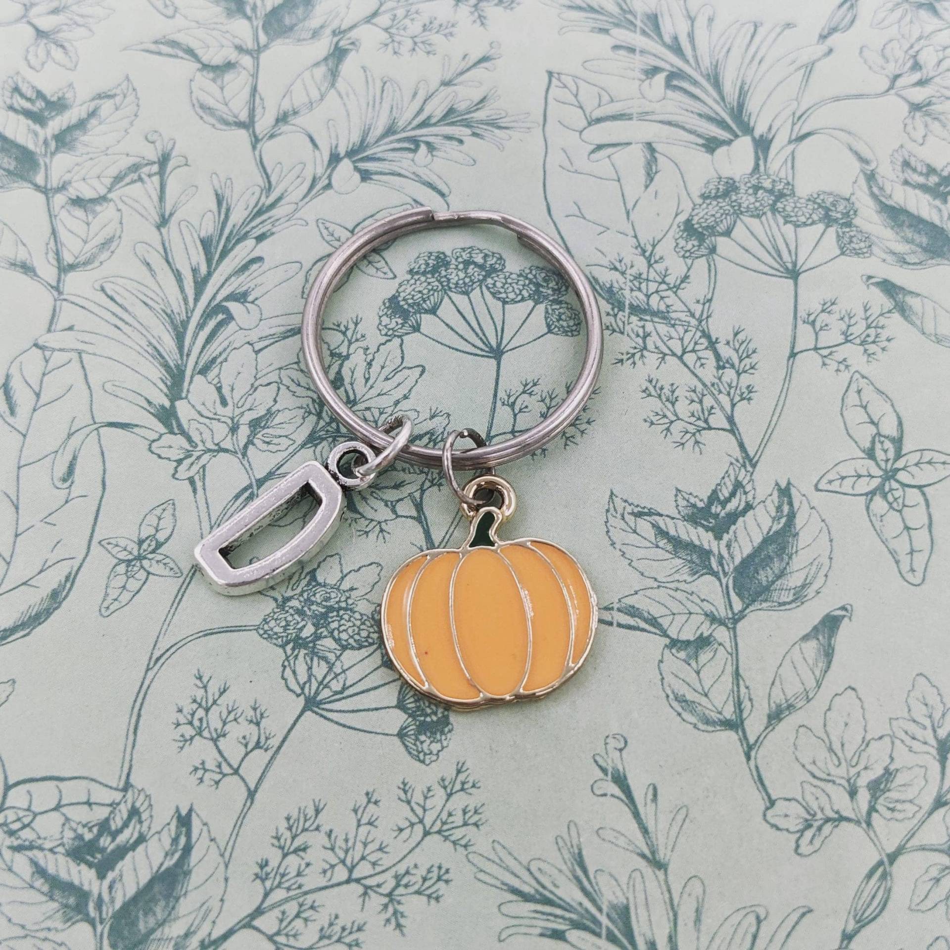 Kürbis Schlüsselanhänger, Geschenke, Halloween Personalisierter Schlüsselring, Liebhaber Gothic Schlüsselbund von Melspridejewellery