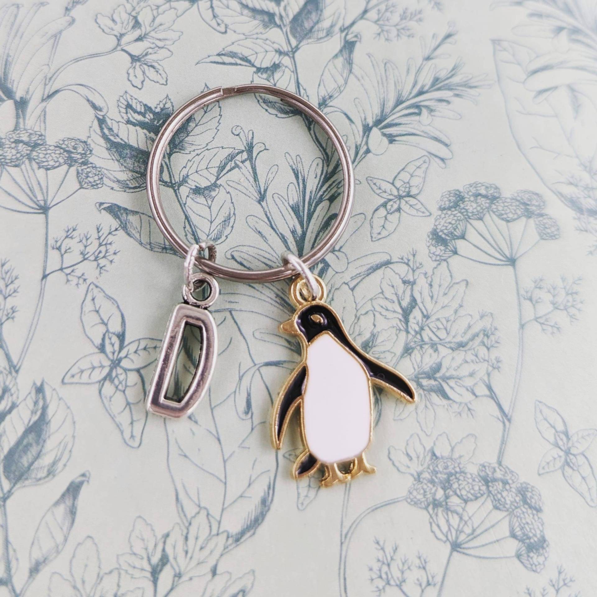 Pinguin Schlüsselanhänger, Vogel Geschenk, Liebhaber Charme, Geschenke Für Vogelliebhaber, Ursprüngliche Personalisierter Tier von Melspridejewellery