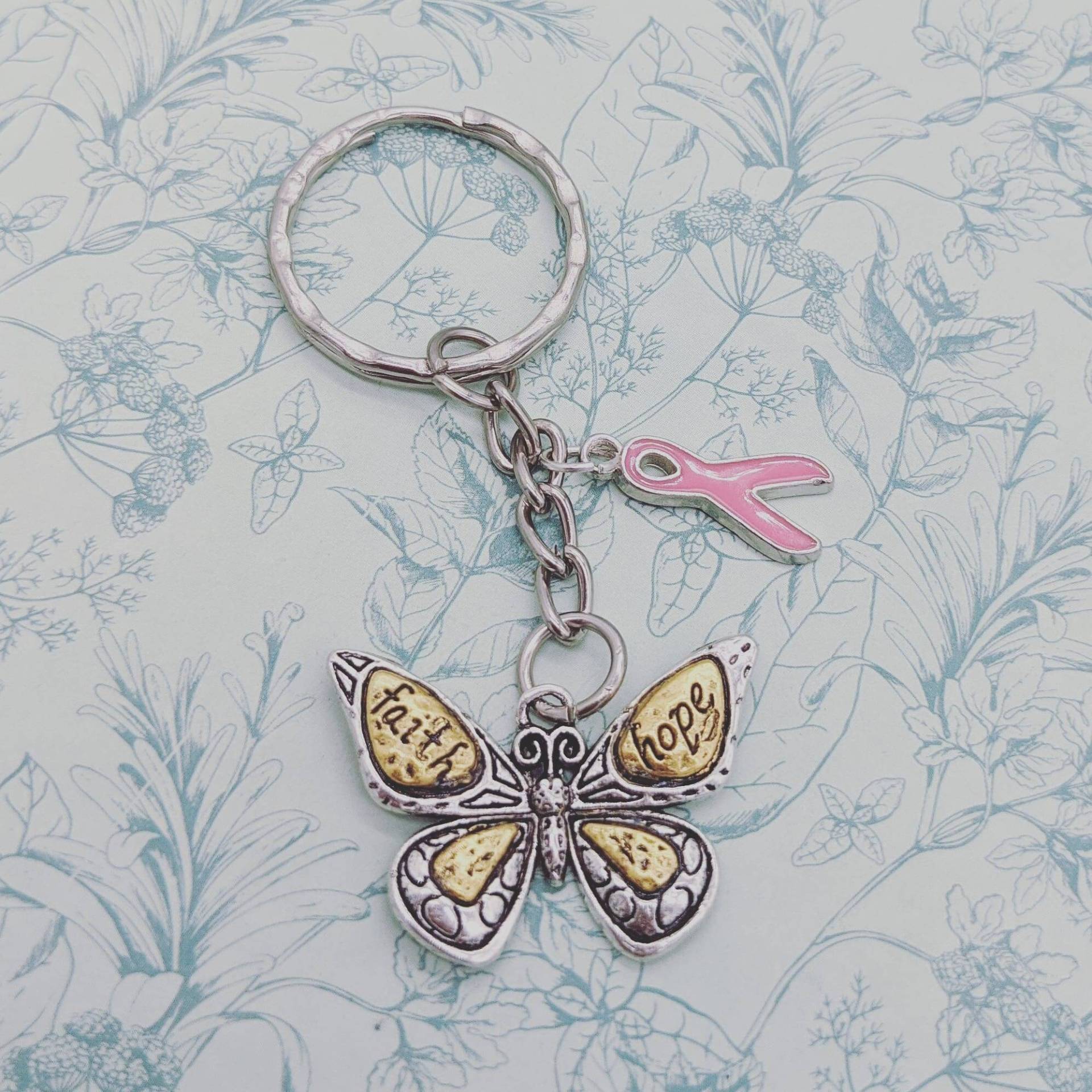 Schmetterling Schlüsselanhänger, Krebs Überlebende Geschenke, Geschenke Für Überlebende, Bewusstsein Schlüsselring, Brustkrebs Rosa von Melspridejewellery