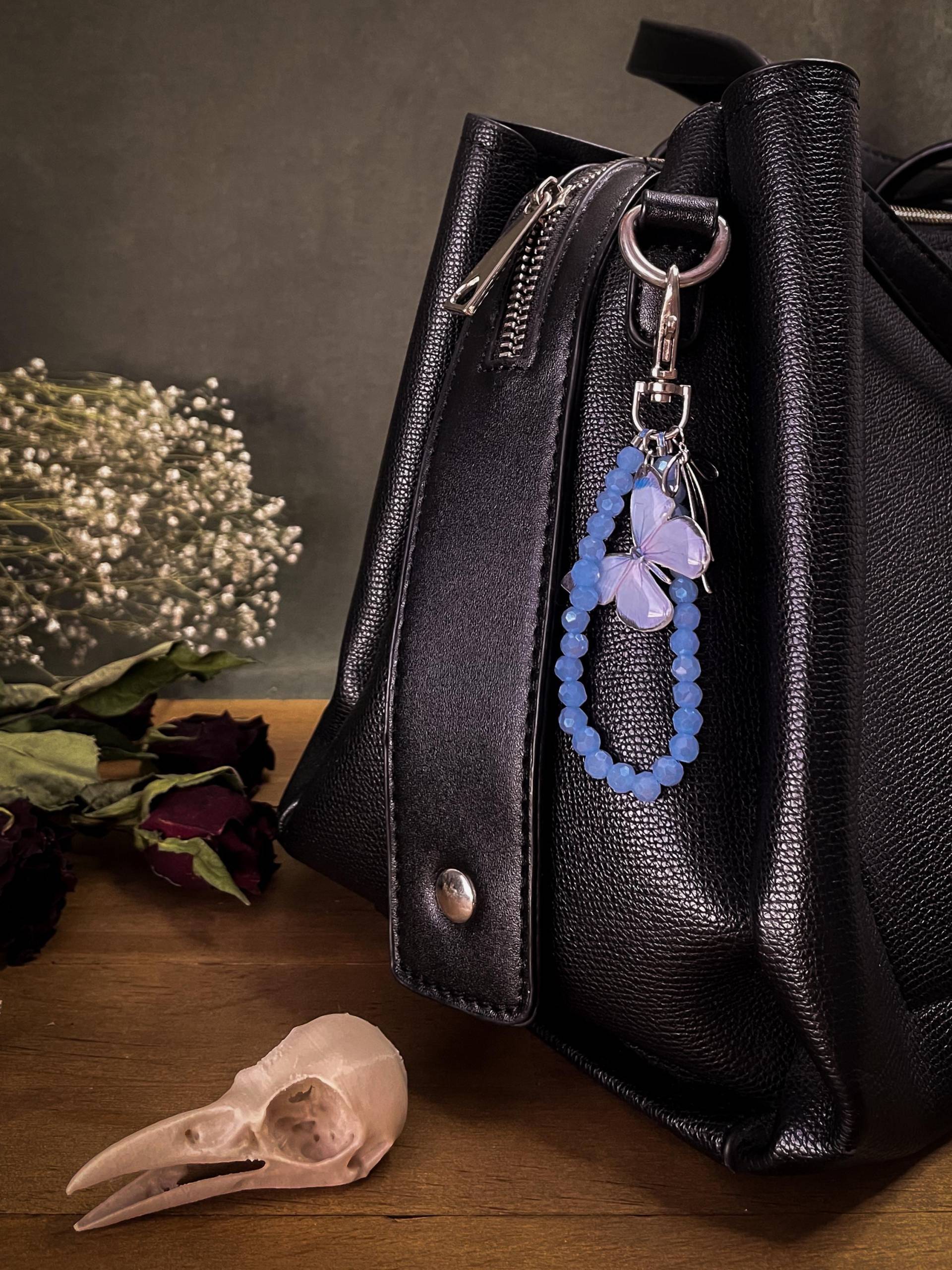 Blauer Schmetterling Perlen Schlüsselanhänger - Elegante Handgefertigte Geldbörse Anhänger Mit Glasperlen Und Polymer Clay Schmetterling, Taschen Blauer Schmetterling Perlen Schlüsselanhänger - Elegante Handgefertigte Geldbörse Anhänger Mit Glasperlen Und Polymer Clay Schmetterling, Taschen von Melwasar