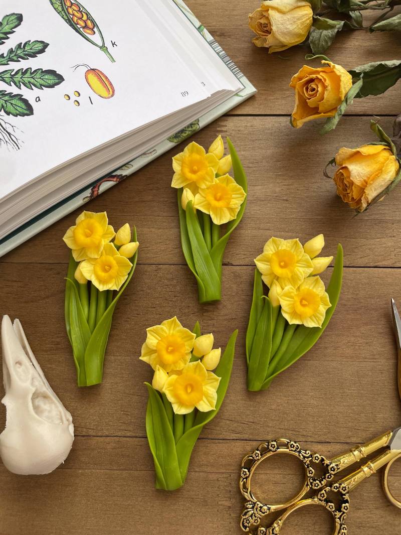 Handgemachte Gelbe Narzisse Brosche Polymer Clay Blume Anstecknadel Handgemachte Gelbe Narzisse Brosche Polymer Clay Blume Anstecknadel von Melwasar