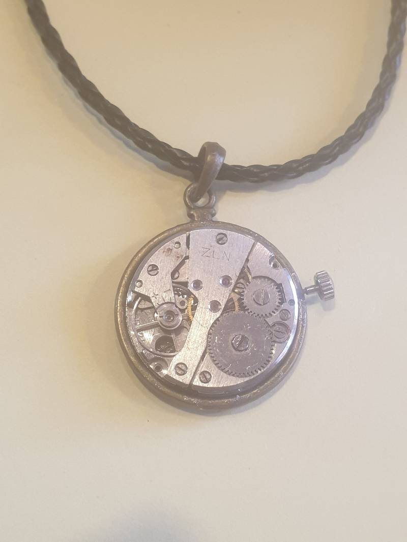 steampunk-Mechanismus-Halskettenanhänger steampunk-Mechanismus-Halskettenanhänger von Melyven