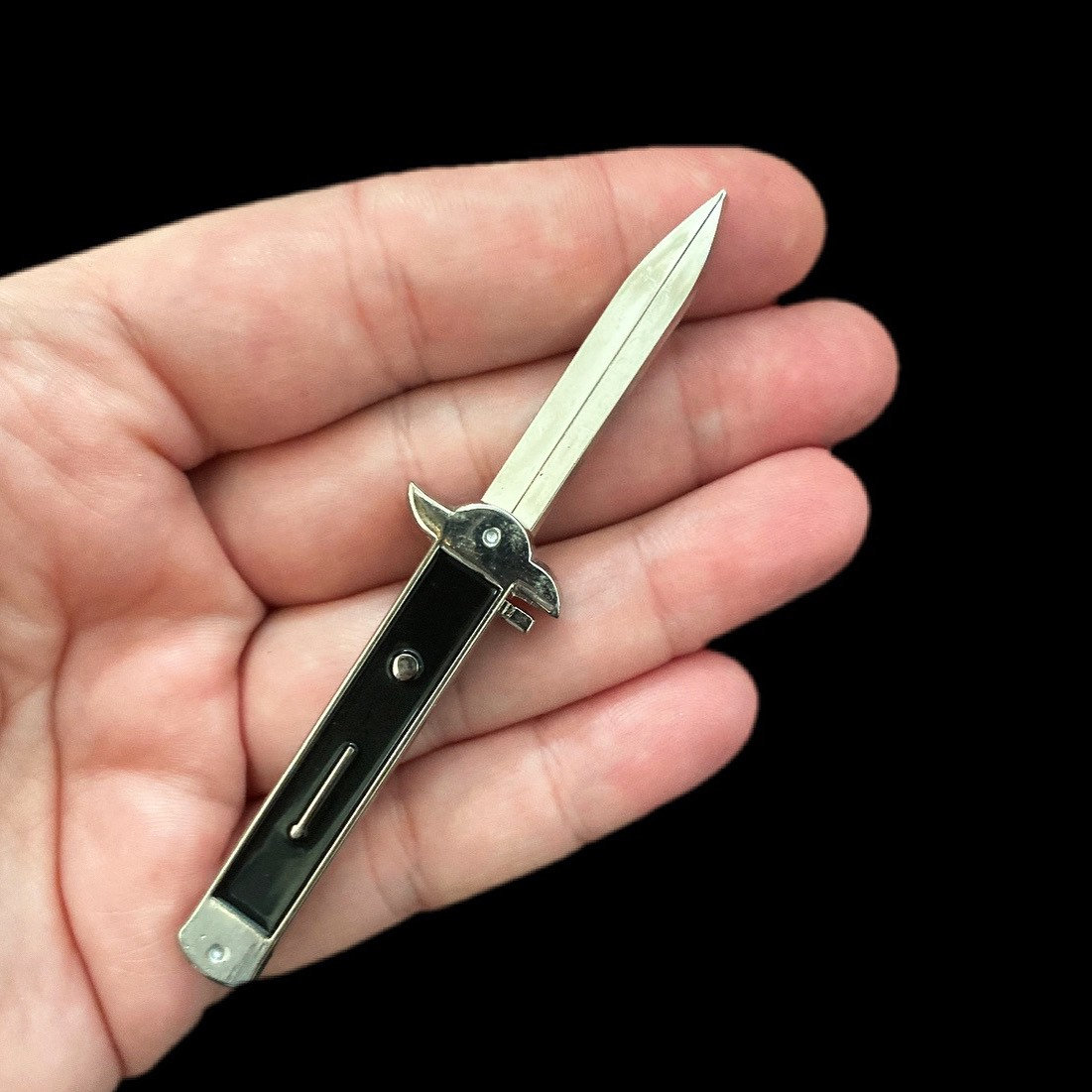 Spitze Pin von MementoMoriGoods