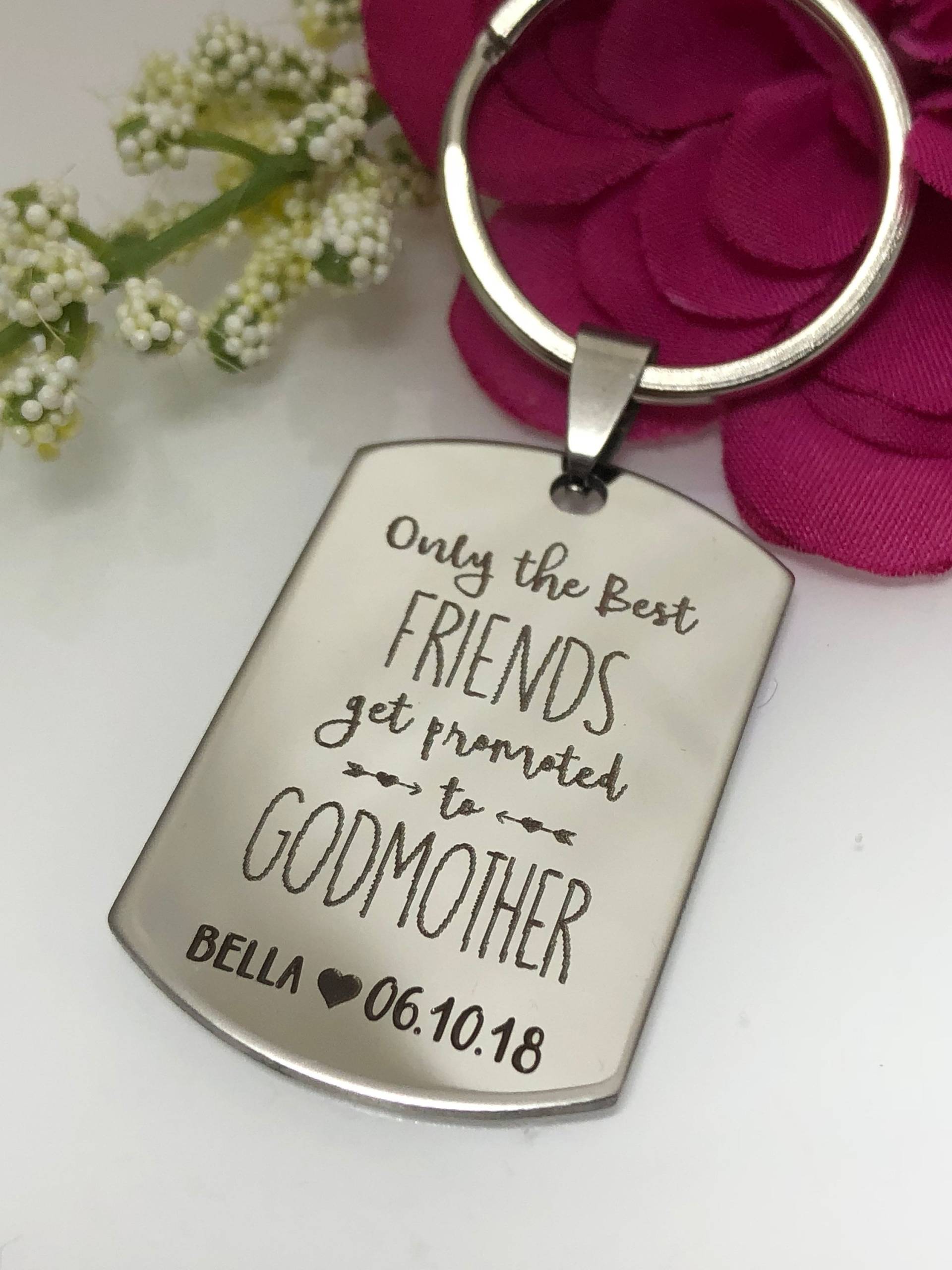 Nur Die Besten Freunde Werden Zum Godmother Befördert Personalisierter Dogtag-Schlüsselbund-Schlüsselhalter Mit Name Und Datum Gravierbarer Rückseite von MemorableMomentsInc