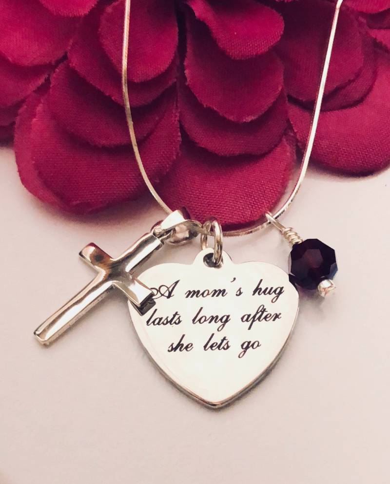 Sympathie Trauerfall Mama Umarmung 925 Sterling Silber Personalisierte Gravierte Herz Kreuz Perle Oder Birthstone Halskette von MemorableMomentsInc