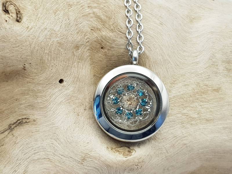 Tierhaar/Menschenhaar Medaillon Swarovski Kristall Glas Hundehaar Katzenhaar Pferdehaar Haustier Verstorben Tierhaar/Menschenhaar Medaillon Swarovski Kristall Glas Hundehaar Katzenhaar Pferdehaar Haustier Verstorben von MemoriaEterna