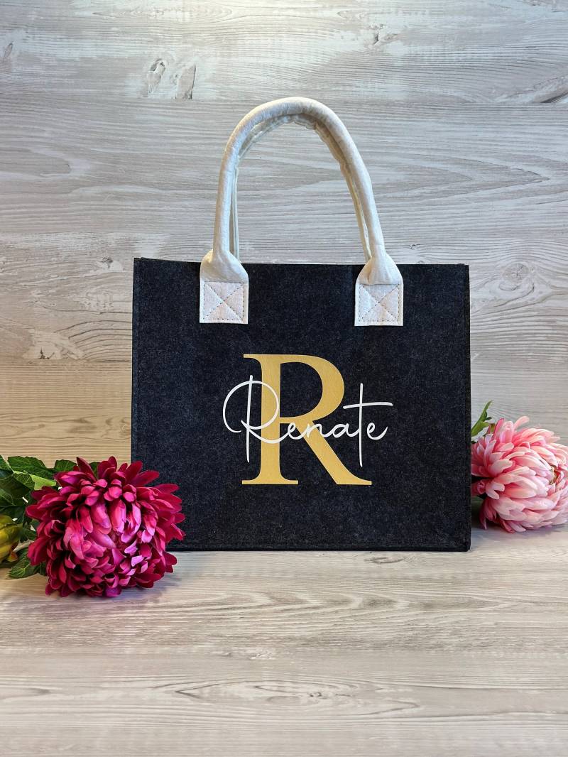 Personalisierte Filztasche Dunkelgrau, Griffe in Elfenbein Größe S von MemoriesPresentsDE