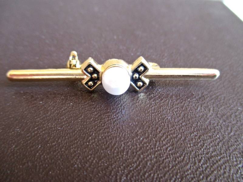 Elegante Schlichte Vintage Bar Pin Single Pearl Goldton 2 Zoll Elegante Schlichte Vintage Bar Pin Single Pearl Goldton 2 Zoll von MemoriesofMartha