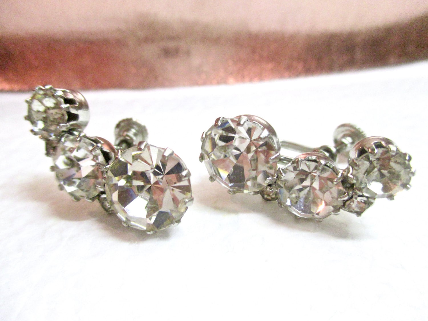 Bezauberndes Vintage Paar Ohrringe Große Strasssteine Modeschmuck 1950's Wow von MemoriesofMartha