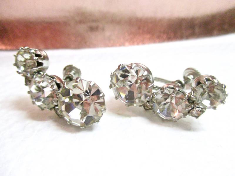 Bezauberndes Vintage Paar Ohrringe Große Strasssteine Modeschmuck 1950's Wow Bezauberndes Vintage Paar Ohrringe Große Strasssteine Modeschmuck 1950's Wow von MemoriesofMartha