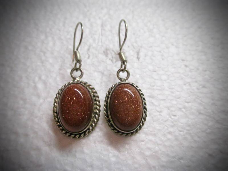 Hübsche Sunstone Baumeln Piered Ohrringe Sterling Silber Einstellung 925 Goldstone von MemoriesofMartha