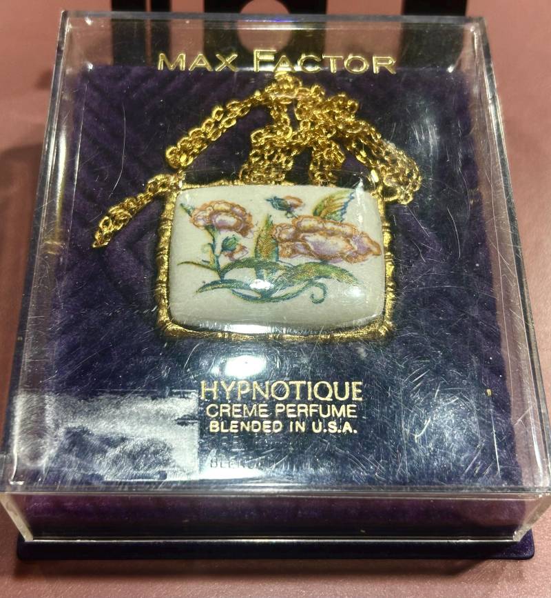 Seltener Vintage Max Faktor Hypnotique Creme Festes Parfüm Kompakt in Der Originalverpackung 1960Er Jahre von MemoriesofMartha