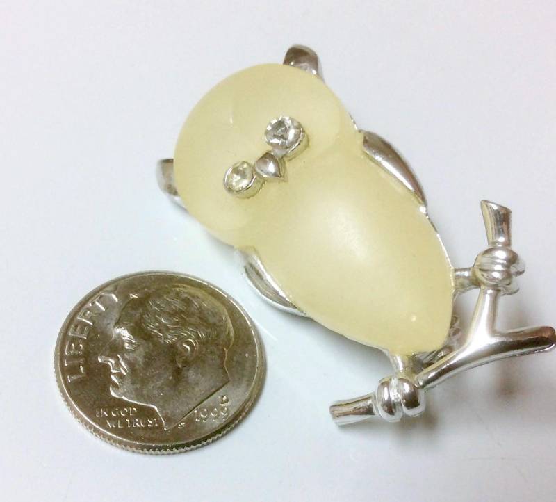 Signiert Parklane Vintage Frosted Lucite Figur Eule Pin Brosche Strass Augen Silber Tone von MemoriesofMartha
