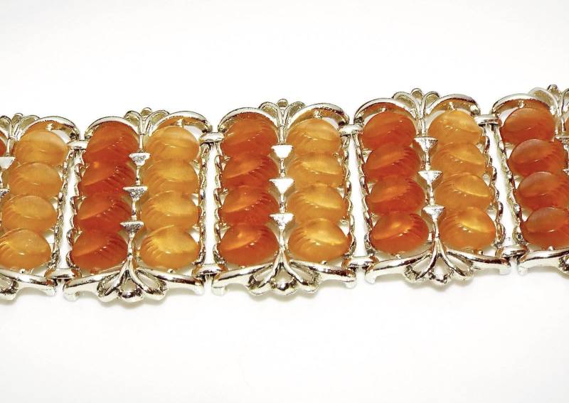 Vintage Bernstein Gold Lucite Armband Breites Thermoset Panel Design von MemoriesofMartha