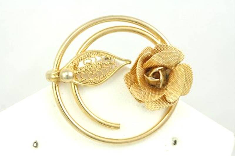 Vintage Neu in Original Box Sarah Coventry "Versprechen" Rose Brosche Gold Schmuck von MemoriesofMartha