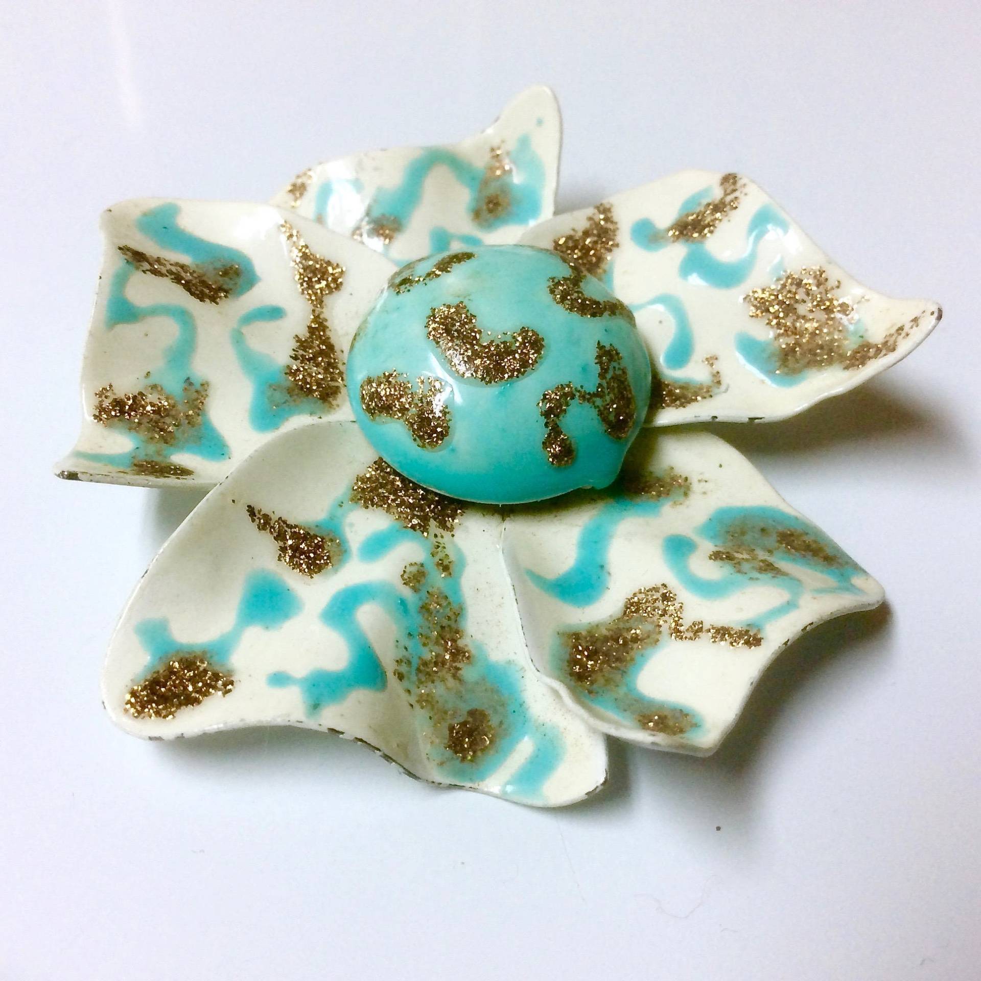 Vintage Retro Emaille Blumen Brosche Pin Türkis Elfenbein Gold Glitzer 1960Er Jahre von MemoriesofMartha
