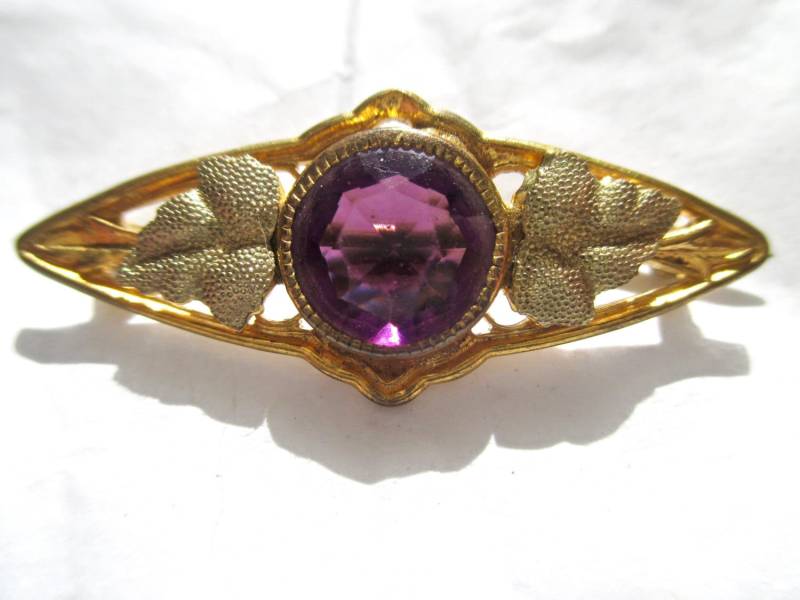 Vintage Revers Brosche Pin Große Lila Strasssteine Mit Spitzblättern 1930Er Jahre Vintage Revers Brosche Pin Große Lila Strasssteine Mit Spitzblättern 1930Er Jahre von MemoriesofMartha