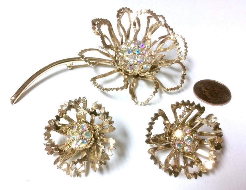 Vintage Sarah Coventry "Allusion" Brosche Und Ohrclips Set Vintage Sarah Coventry "Allusion" Brosche Und Ohrclips Set von MemoriesofMartha