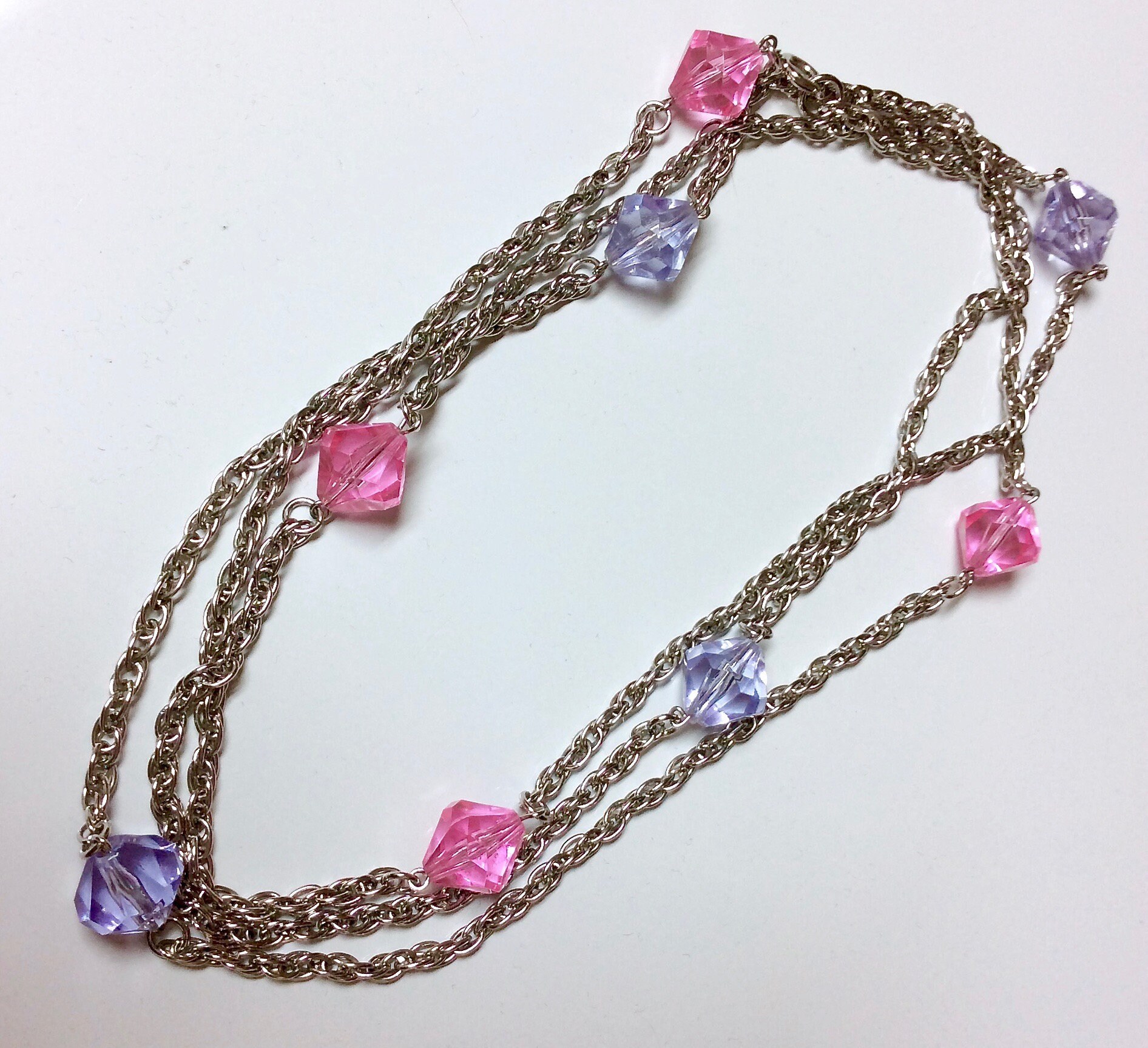 Vintage Sarah Coventry Pastel Glo Lucite Perlenkette, 132 cm von MemoriesofMartha