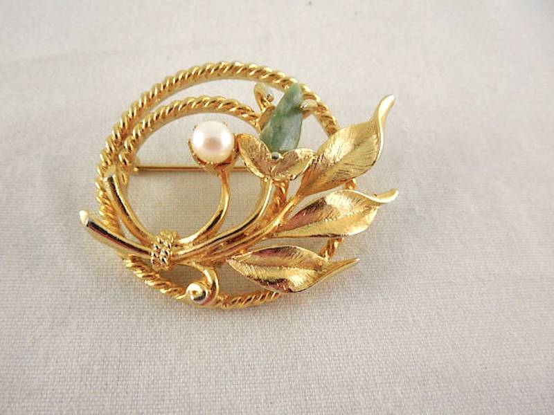 Vintage Sarah Coventry Runde Jade Garten Perlen Pin 1966 Vintage Sarah Coventry Runde Jade Garten Perlen Pin 1966 von MemoriesofMartha