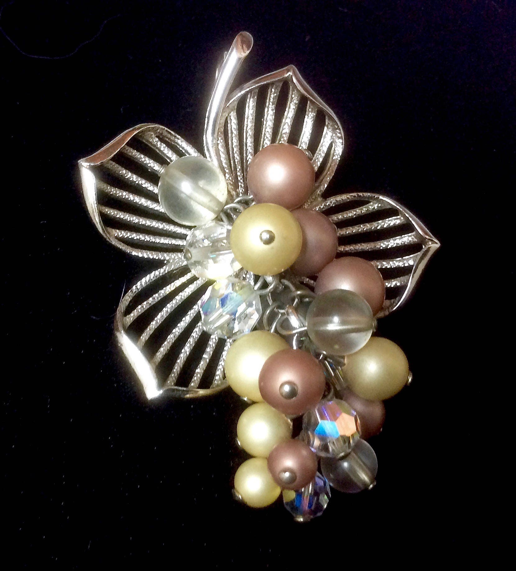 Vintage Signierte Parklane Brosche Pin Anhänger Circa 1950 Schmuck Gelenk Farbige Perlen von MemoriesofMartha