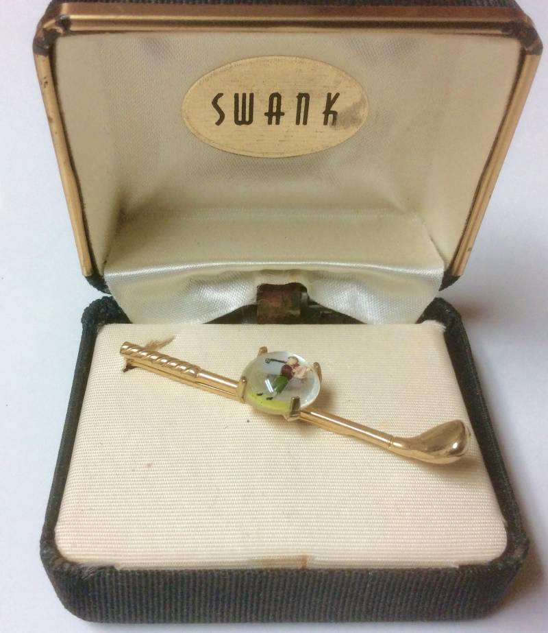 Vintage Signiert Swank Figural Golfer Swinging Lucite Krawattenklammer Verschluss Originalbox von MemoriesofMartha