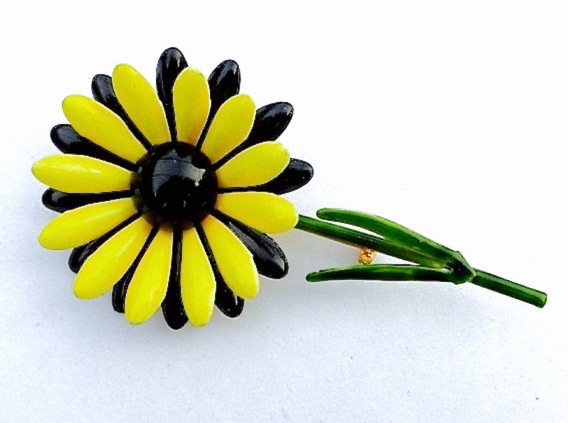 Vintage Signiertes Original By Robert Daisy Flower Pin Brosche Gelb Schwarz Blütenblätter von MemoriesofMartha