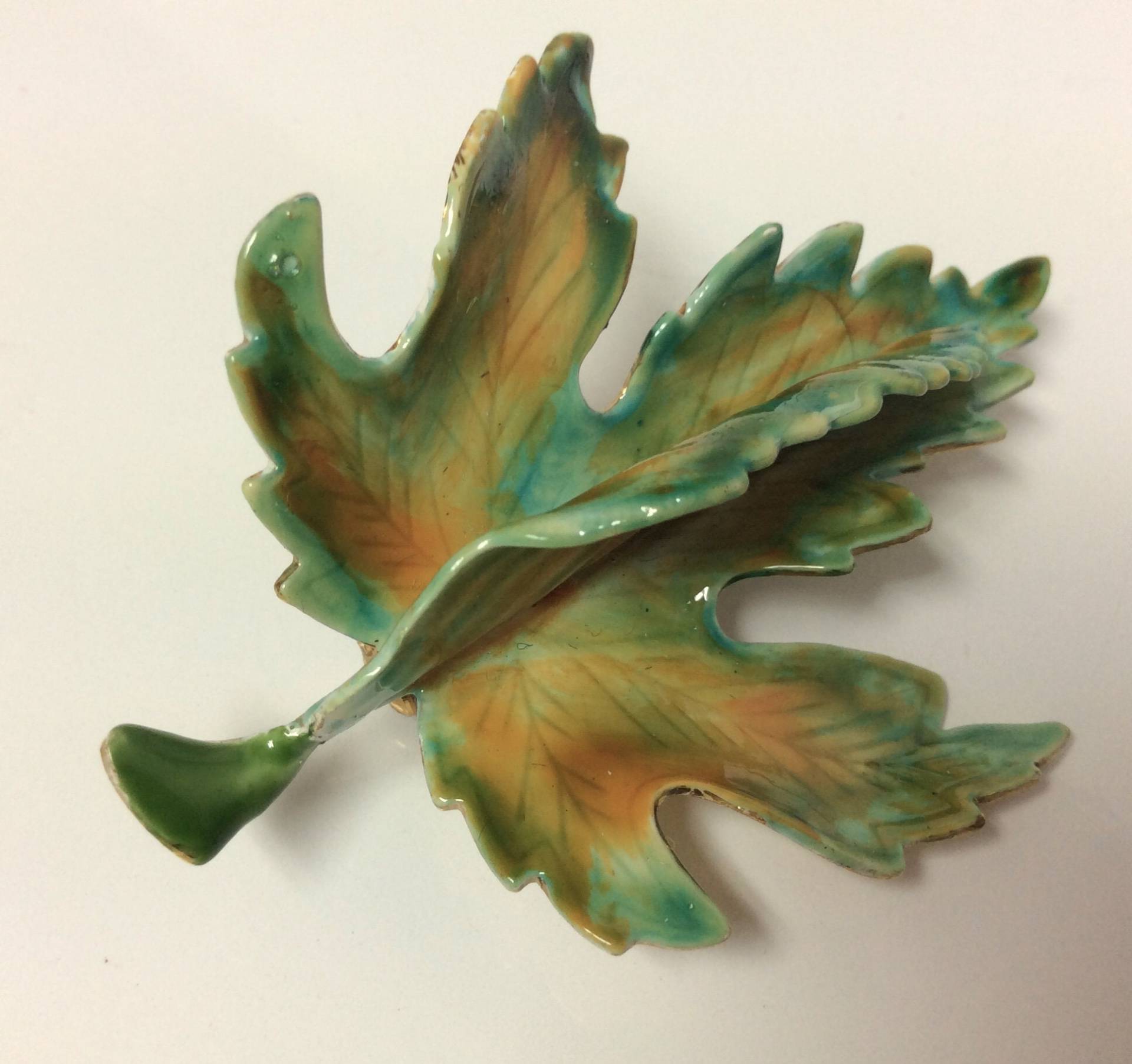 Vintage Signiertes Original Von Robert 3D Emaille Ahorn Blatt Schattierte Farben von MemoriesofMartha