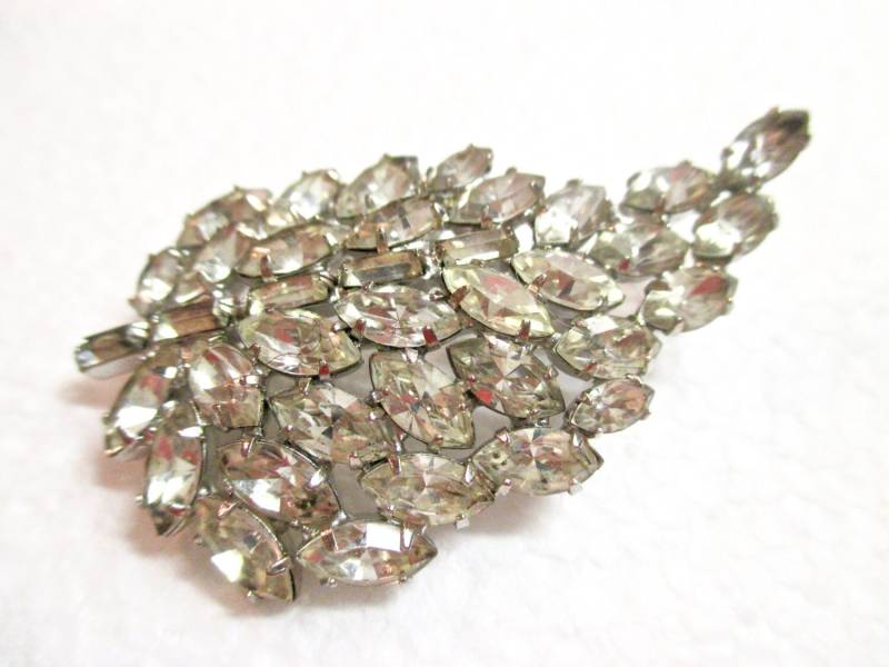 Vintage Strass Blatt Brosche 1950Er Jahre Anstecknadel von MemoriesofMartha