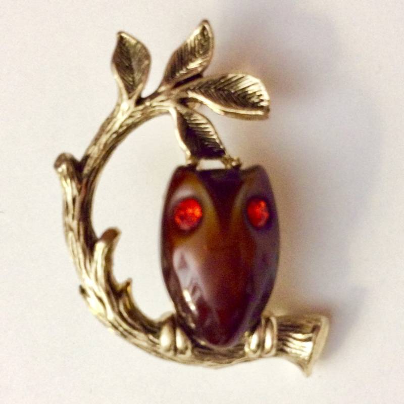 Vintage Signierte Emmons Lucite Eule Rot Strass Augen Tiny Vintage Signierte Emmons Lucite Eule Rot Strass Augen Tiny von MemoriesofMartha