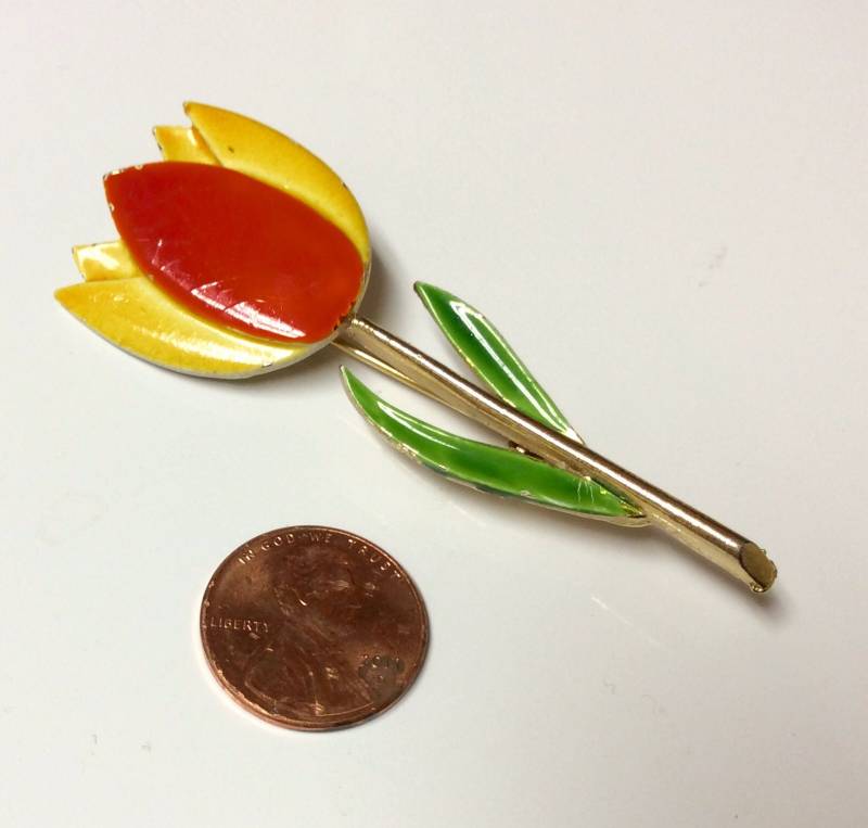 Vintage Unterzeichnet Kunst Emaille Tulpe Blume Brosche Pin Spring Retro Ostern Vintage Unterzeichnet Kunst Emaille Tulpe Blume Brosche Pin Spring Retro Ostern von MemoriesofMartha