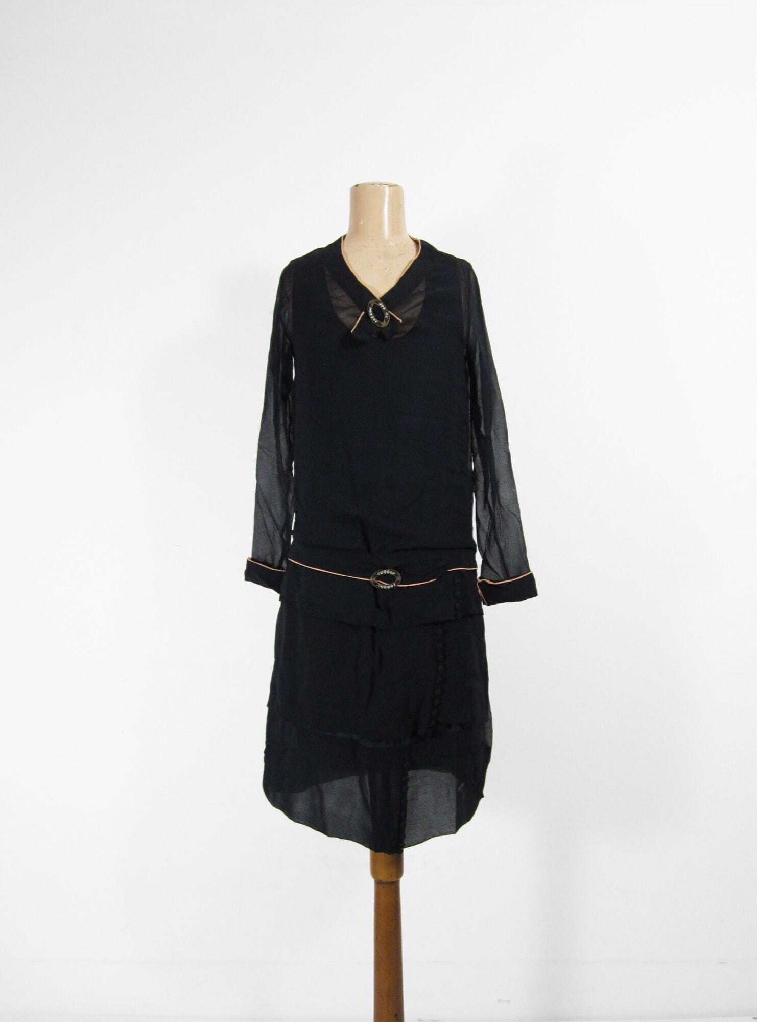 Vintage 20Er Jahre Schwarzes Flapper Kleid Chiffon Tropfen Taille Schmuck Lachs Akzente - S von MemoryVintage