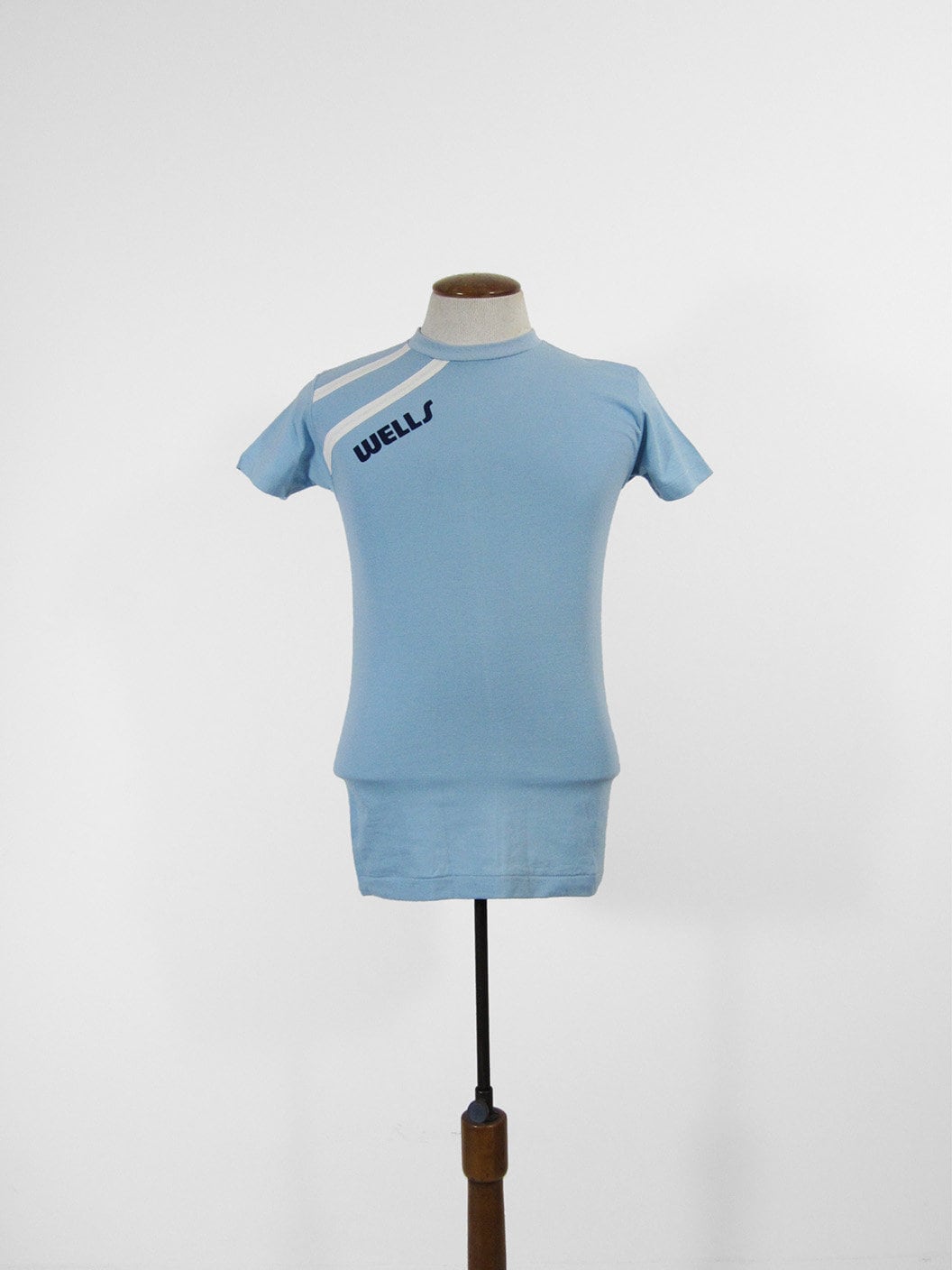 Vintage Wells College T-Shirt Champion Blau Bar Sport T-Shirt - S von MemoryVintage