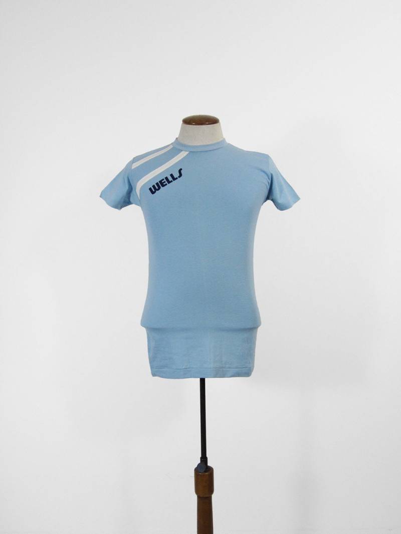 Vintage Wells College T-Shirt Champion Blau Bar Sport T-Shirt - S von MemoryVintage
