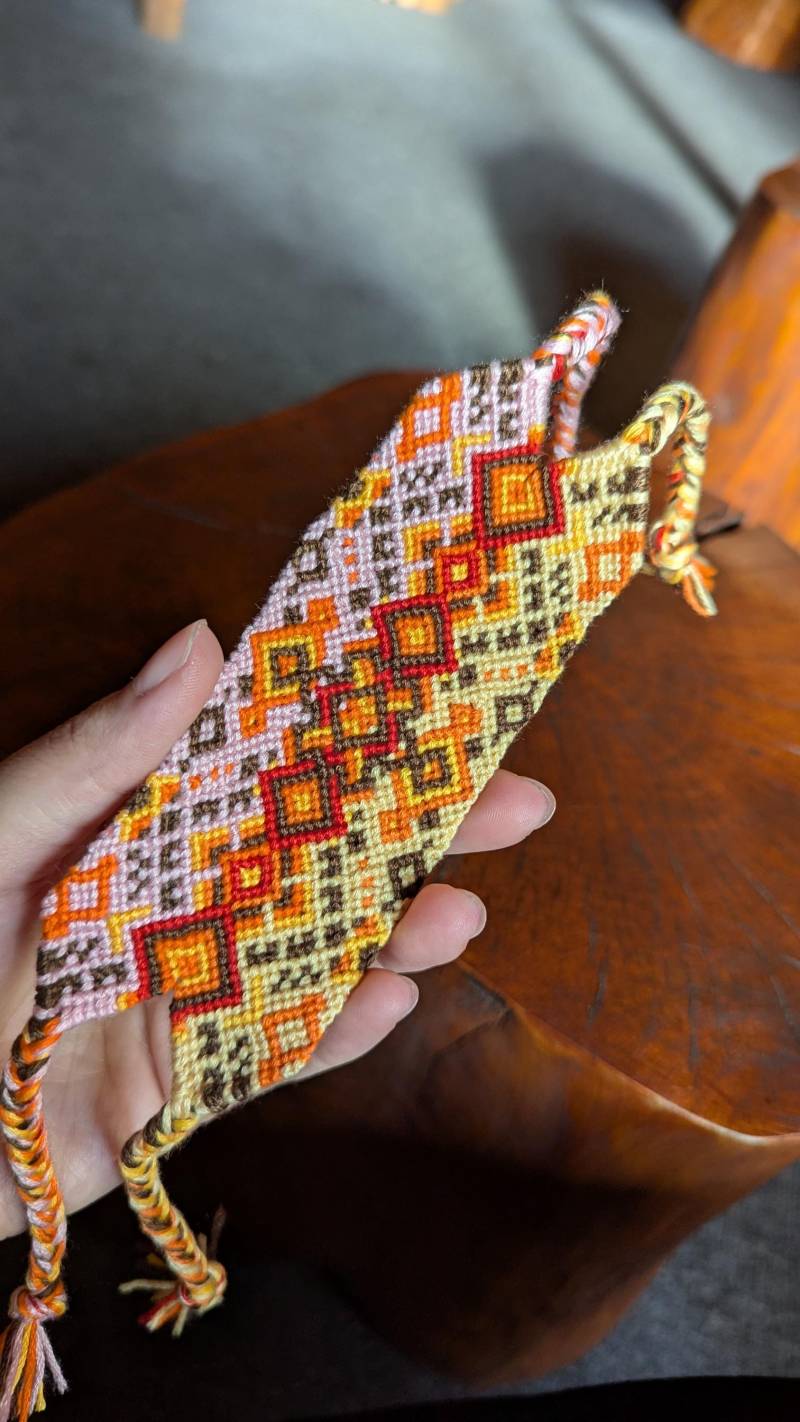 Geflochtene Armbänder | Geknüpfte Freundschaftsbänder von MengNaCrafts