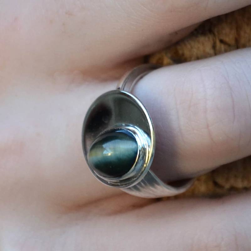 Chunky Statement Ring Mit Katzenauge Edelstein Made To Order von Menno