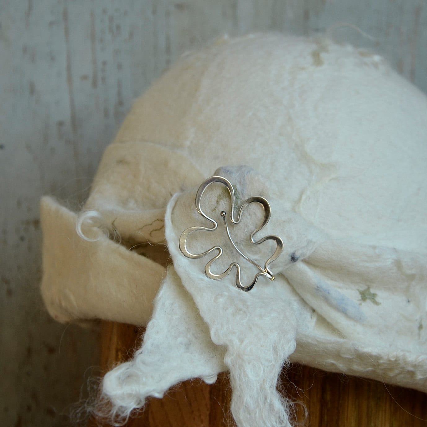 Einzigartige Moderne, Sterlingsilber Draht Blatt, Französisch Herbst Oak Leaf Brosche, Umweltfreundlich, Hut Pin von Menno