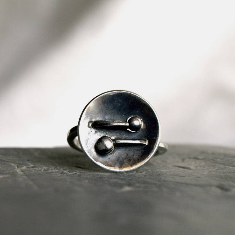 Moderner Design Und Stil Schwarz Oxidierter Silber Ring, Made To Order von Menno