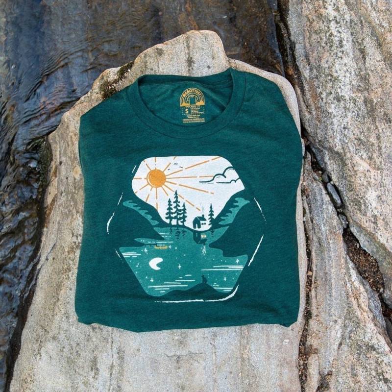 Reflection // Unisex T-Shirt von Menottees