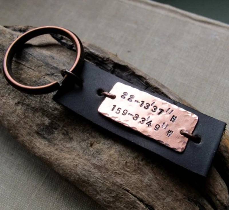 Benutzerdefinierte Kupfer Schlüsselbund Herren Rustikal Koordinaten Leder Schlüsselanhänger Breite Geschenke Freund Weihnachtsgeschenke Für Mann von MensGift