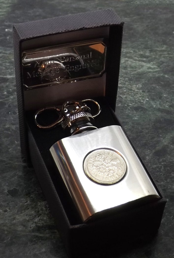 1958 66. Geburtstag Lucky Sixpence Schlüsselanhänger 325 Ml Flachmann - Geschenk Für Sie Ihn Männer von MensGiftsOnline