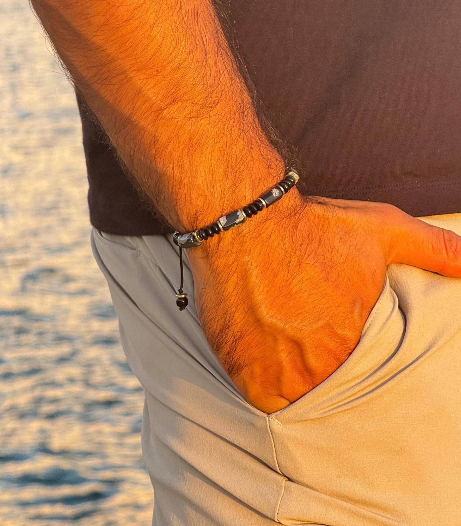 Handgemachtes Schneeflocken Stein Armband Yoga Für Männer & Frauen - Verstellbare Natürliche Edelstein Armbanduhr von MensMoodON