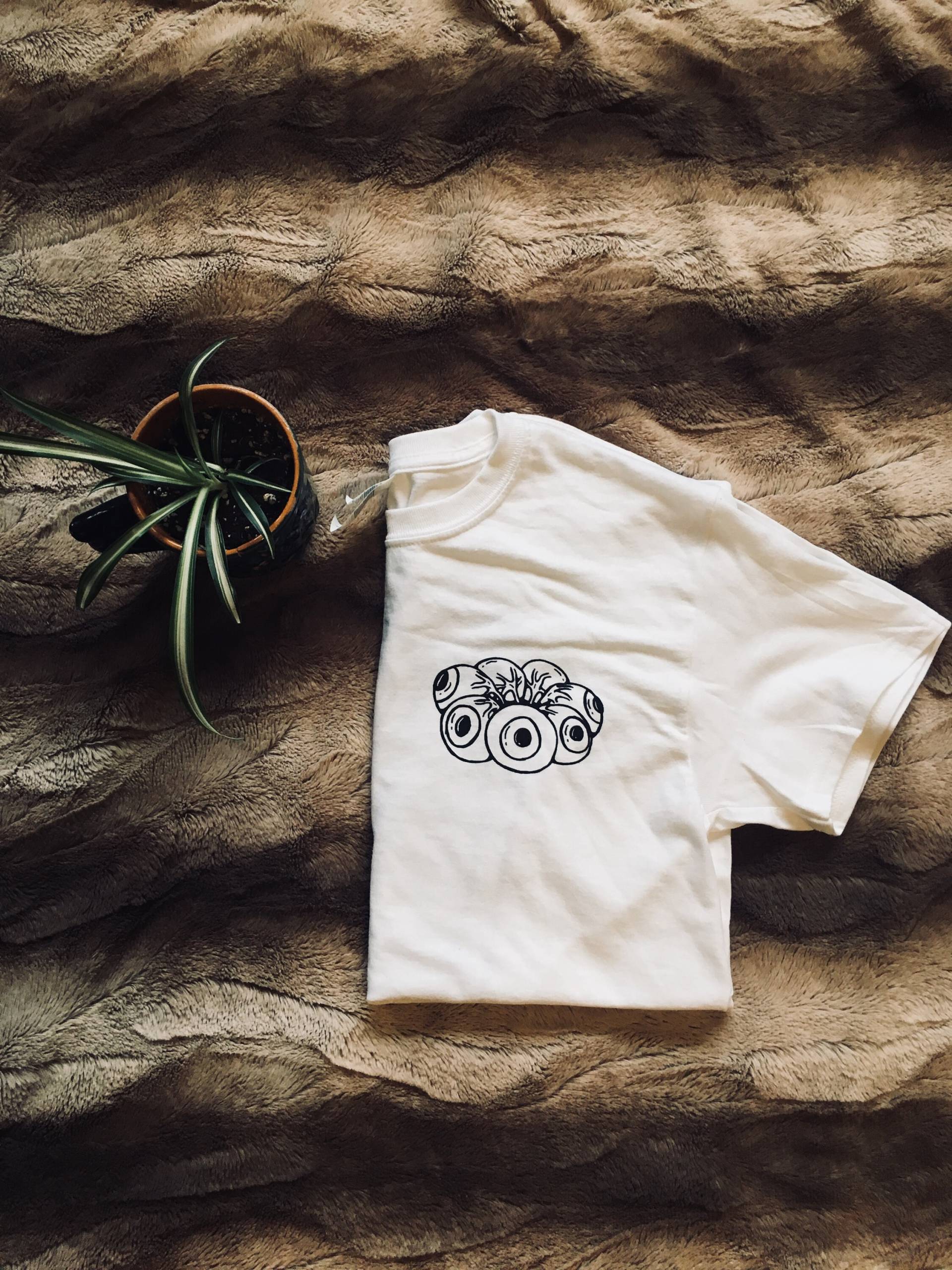 Auge Pod Kurzen Ärmeln T-Shirt Auge Pod Kurzen Ärmeln T-Shirt von MentalCritters