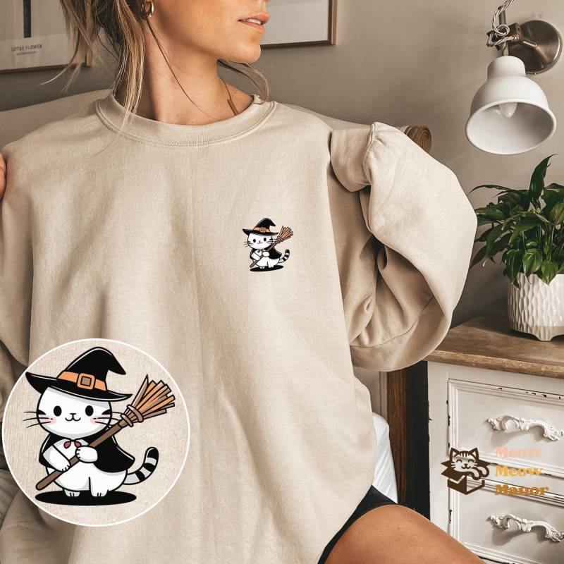 Niedliche Kawaii Hexe Katze Mit Besenstiel Halloween Pullover, Katzenliebhaber Sweatshirt, Kitty Herbst Rundhalsausschnitt, Katzenbesitzer Geschenke von MeowMeowManor