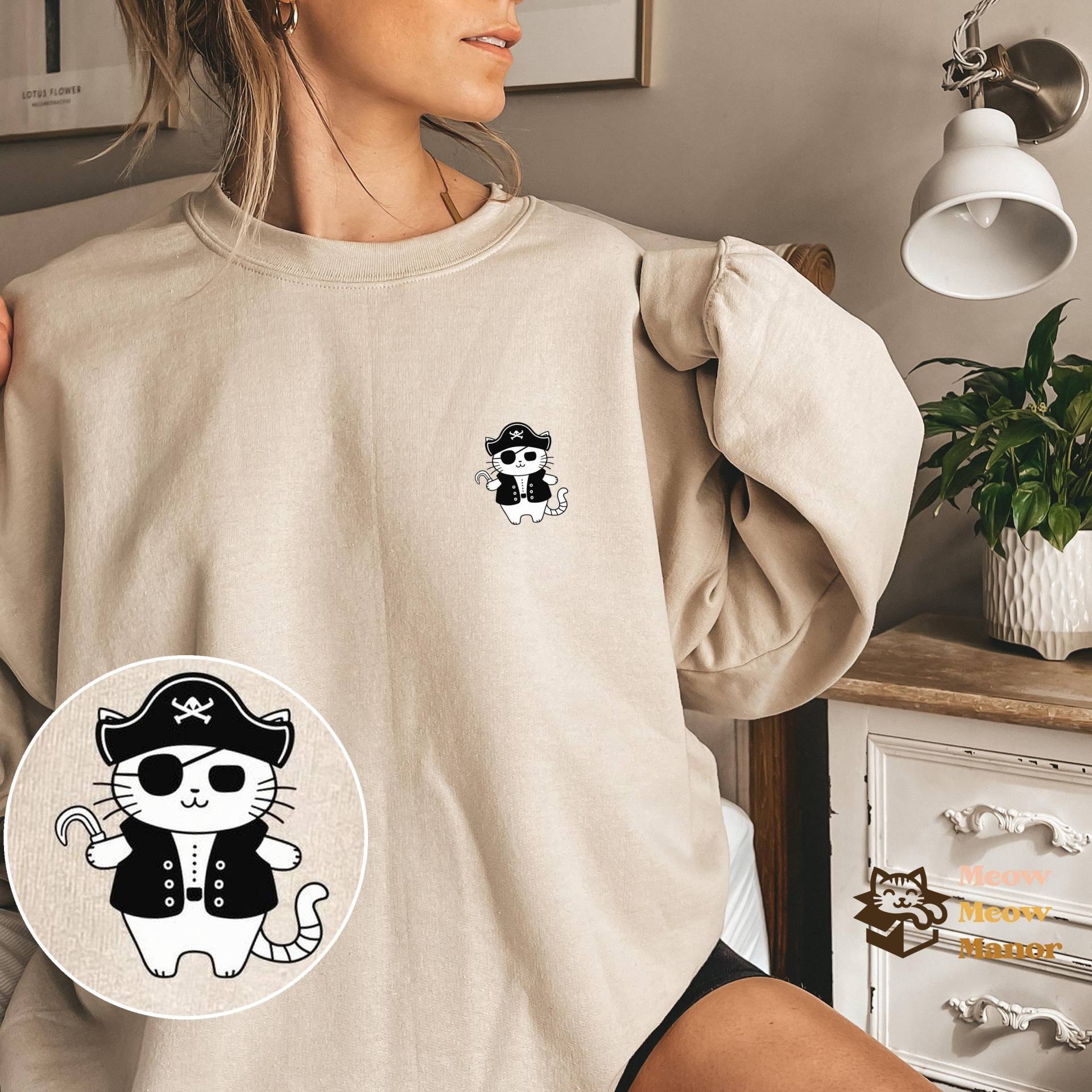Niedliche Kawaii Piraten Katze Mit Geschenk Halloween Pullover, Katzenliebhaber Sweatshirt, Kitty Herbst Rundhals, Katzenbesitzer Geschenke von MeowMeowManor